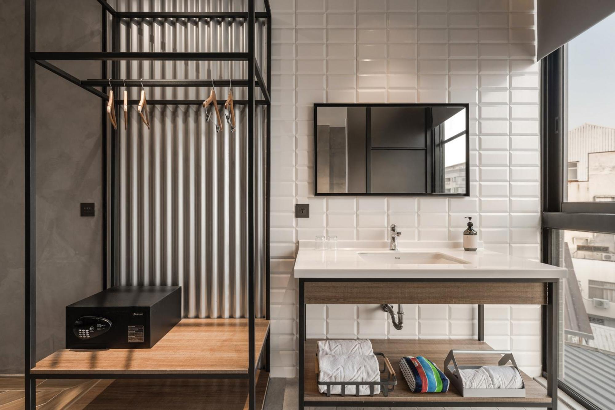 Hotel Leisure 台南行旅-巷弄潮旅 Bagian luar foto